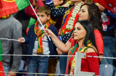 Porto, Portuglal - 09 Haziran 2019: Portekizli taraftarlar te destek