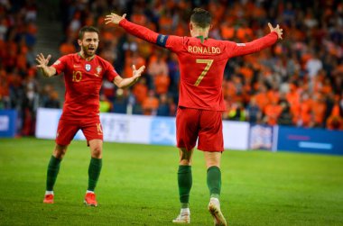 Porto, Portuglal - 09 Haziran 2019: Cristiano Ronaldo ve Bernardo