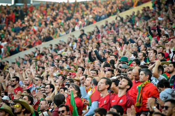 Porto, Portuglal - 09 Haziran 2019: Portekizli taraftarlar ve seyirciler