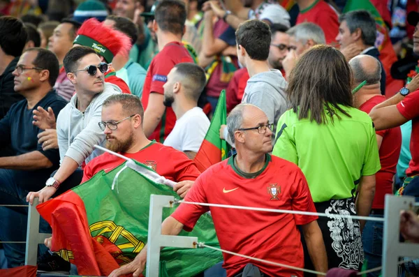 Porto, Portuglal - 09 Haziran 2019: Portekizli taraftarlar ve seyirciler