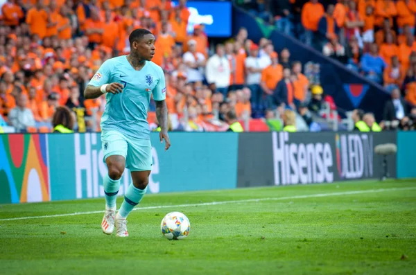 Porto, Portuglal - 09 Haziran 2019: Steven Bergwijn oyuncu sırasında