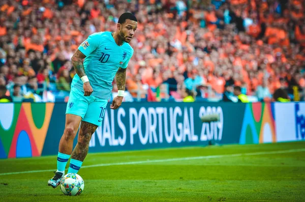 Porto, Portuglal - 09 Haziran 2019: Memphis Depay oyuncusu