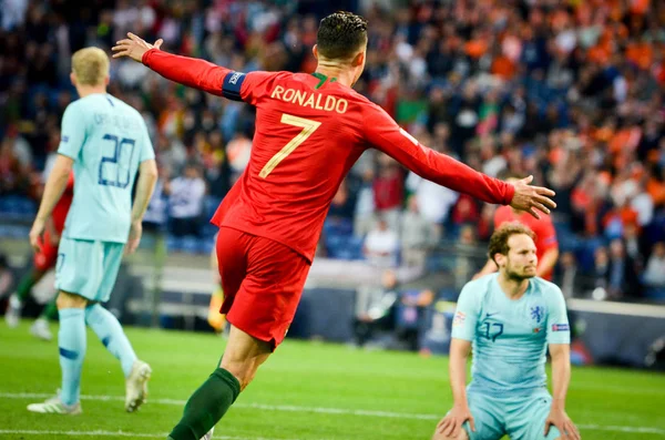 Porto, Portuglal-juni 09, 2019: Cristiano Ronaldo fira gå — Stockfoto