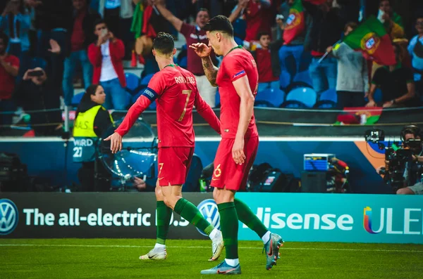 PORTO, PORTUGLAL - 09 de junio de 2019: Cristiano Ronaldo celebra go —  Fotos de Stock