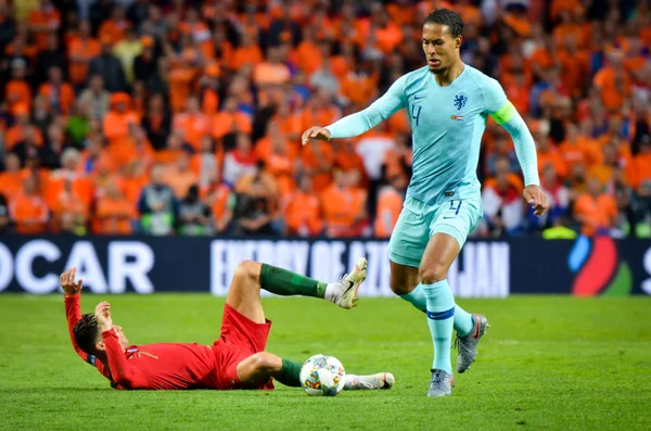 PORTO, PORTUGLAL - 09 de junio de 2019: Cristiano Ronaldo y Virgil v — Foto de Stock