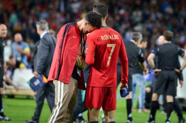 Porto, Portuglal - 09 Haziran 2019: Cristiano Ronaldo ve Pepe dur