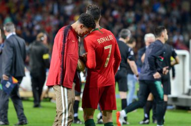 Porto, Portuglal - 09 Haziran 2019: Cristiano Ronaldo ve Pepe dur