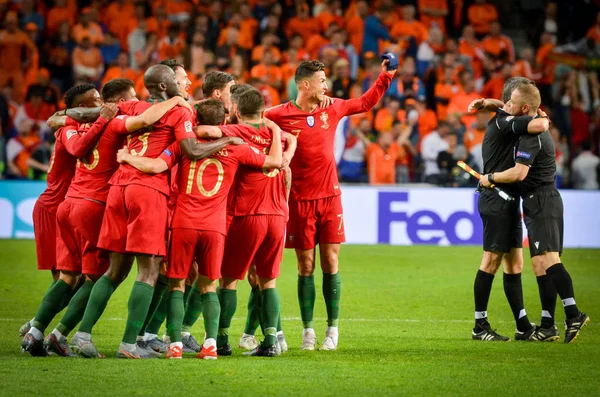 PORTO, PORTUGLAL - 09 de junio de 2019: Celebración de los compañeros de equipo de Portugal —  Fotos de Stock