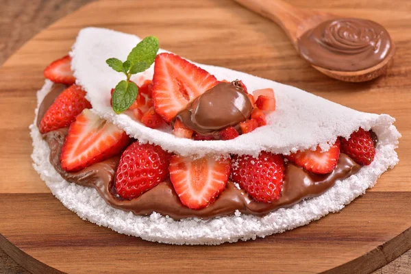 Tapioka Gefüllt Mit Haselnusscreme Und Frischen Erdbeeren — Stockfoto