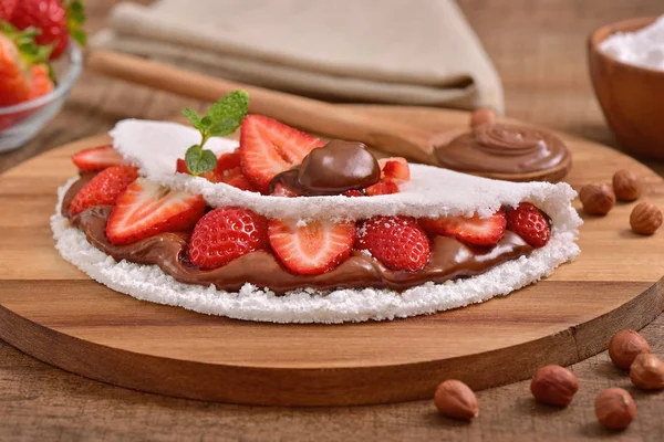 Tapioca Recheada Com Creme Avelãs Morangos Frescos — Fotografia de Stock