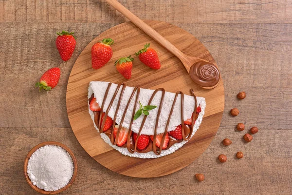 Tapioca Gevuld Met Hazelnoten Slagroom Verse Aardbeien — Stockfoto