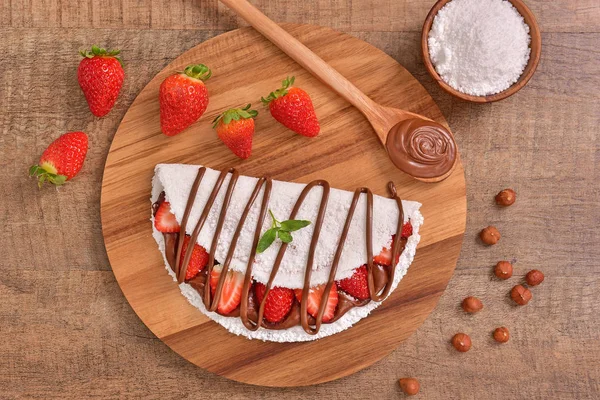 Tapioca Gevuld Met Hazelnoten Slagroom Verse Aardbeien — Stockfoto