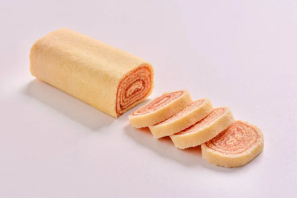 Guava Torta Roll Elszigetelt Fehér Háttér — Stock Fotó