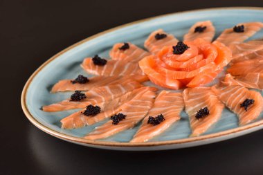 Somon carpaccio dilimleri plaka