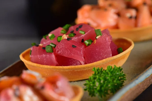 Gesneden Rauwe Zalm Tonijn Octopus Canapeetjes — Stockfoto