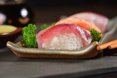 Nigiri suşi mix stüdyo çekimi