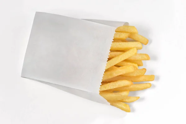 Pommes Auf Weißer Papiertüte — Stockfoto