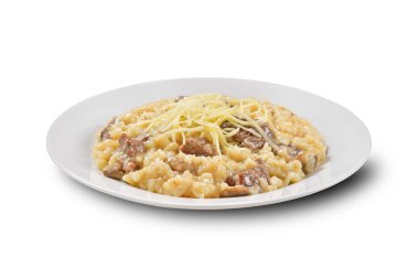 Risotto plaka izole beyaz arka plan üzerinde