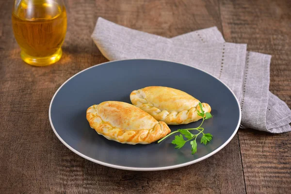 Empanas Asadas Carne Sobre Fondo Madera — Foto de Stock