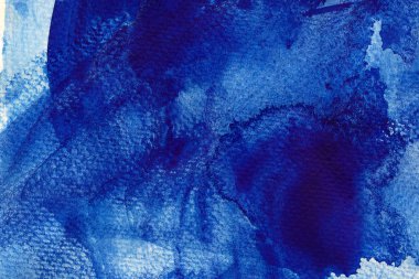 Ultramarine suluboya doku arka plan. Donanma kova kirli, kaba sıçramaları, fırça darbeleri.