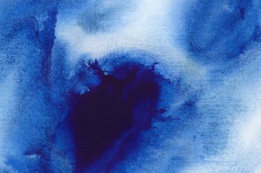 Ultramarine el çizilmiş suluboya boyama. Modern mavi ve çivit karıştırma raster illüstrasyon.