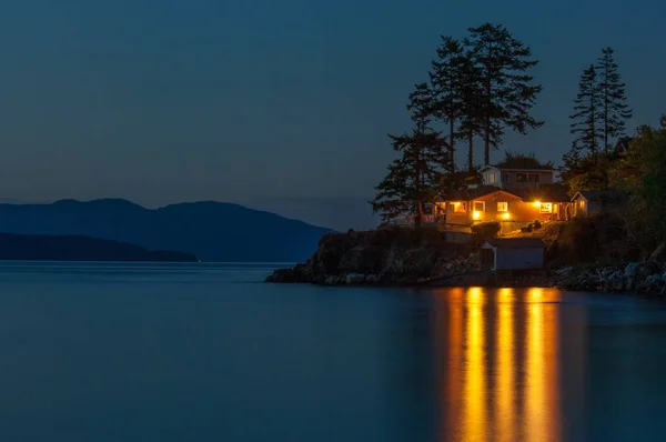 Illuminated Eco House Pacific Coast Washington State — Stock Photo, Image