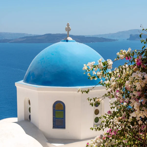 Cúpula Azul Iglesia Ortodoxa Griega Tradicional Oia Santorini —  Fotos de Stock