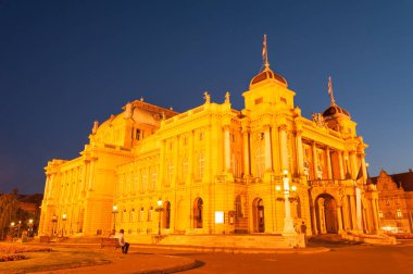 Zagreb Ulusal Tiyatro geceleri, Hırvatistan aydınlatılmış