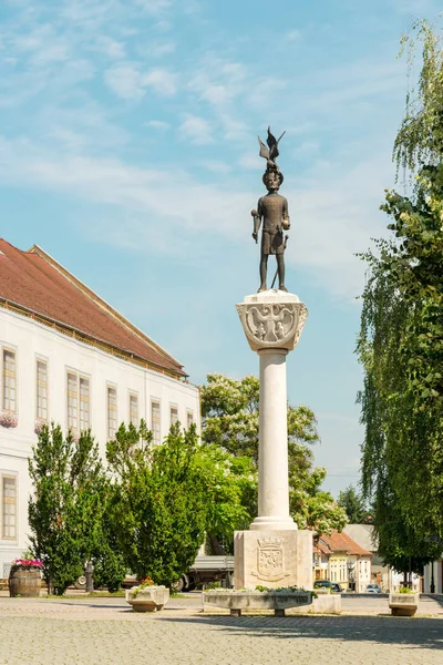 Tokaj Náměstí Sochou Svatého Krále Štěpána Tokaj Vinařské Oblast Maďarsko — Stock fotografie