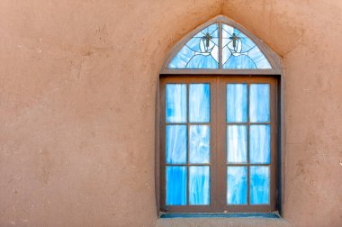 San Geronimo de Taos İspanyol misyonu kilise, Taos Pueblo, New Mexico renkli pencere