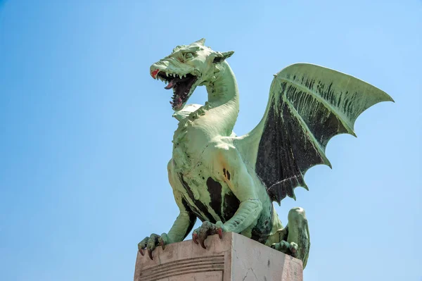 Estatura Del Dragón Símbolo Capital Eslovena Por Puente Del Dragón — Foto de Stock