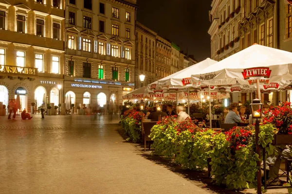 Krakow Polen September Mensen Genieten Van Restaurants Winkels Het Hoofdplein — Stockfoto