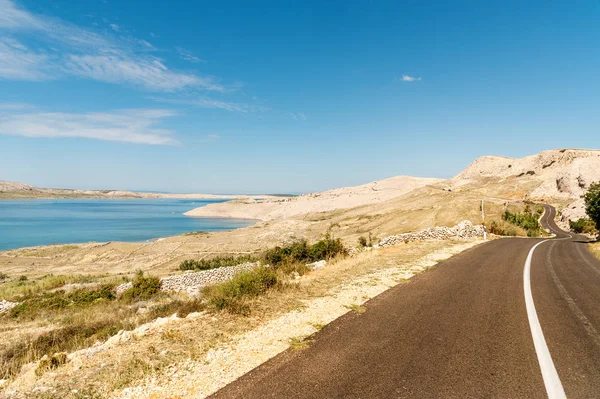 Vägen Slingrar Sig Genom Pag Med Typiska Landskap Adriatiska Kusten — Stockfoto