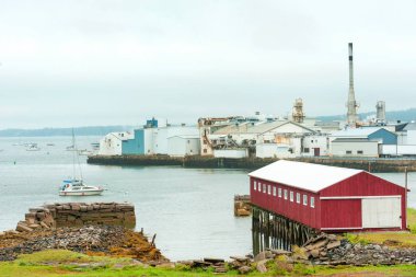 Görünümü liman ve konserve tesisleri popüler turistik şehir Rockland, Maine sahilini, ABD