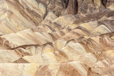 Çok renkli arka plan aşınmış jeolojik oluşumların Zabriskie Point, ölüm Vadisi Milli Parkı, California, ABD