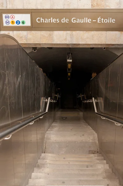 Paris Metrosunun Charles Gaulle Etoile Metro Istasyonuna Giriş Meşhur Champs — Stok fotoğraf