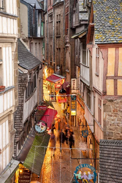 Mont Saint Michel Abbey France December 2011 Tourists Walking Shops — Stock Photo, Image