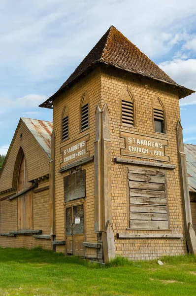 ユーコン準州ドーソン市ゴールドラッシュ時代の歴史的なセント アンドリュース教会 — ストック写真