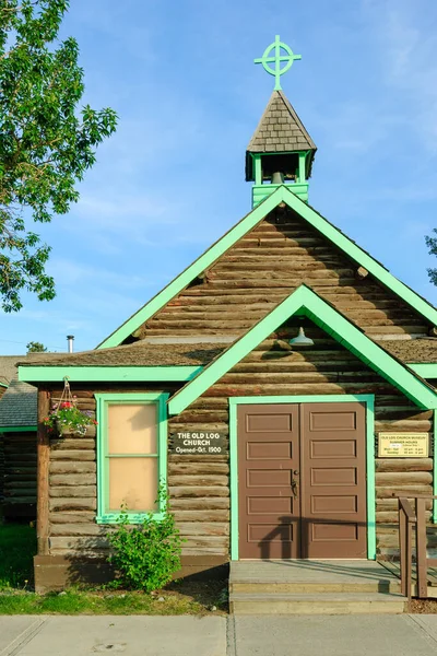 旧ログチャーチ Old Log Church 1900年にカナダ ユーコン準州ホワイトホースに建設された聖公会教会 — ストック写真