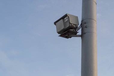 Trafik polisi şehrin kutup yolda radar hız
