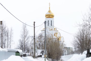 Tek kubbeli kilise, kışın bir altın kubbesi ile bir Şapel