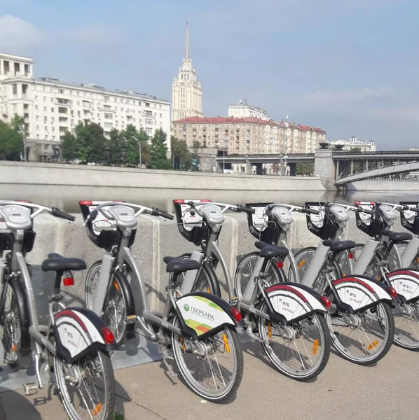 Рядок Велосипеди Наймом Москва Серпня 2019 — стокове фото