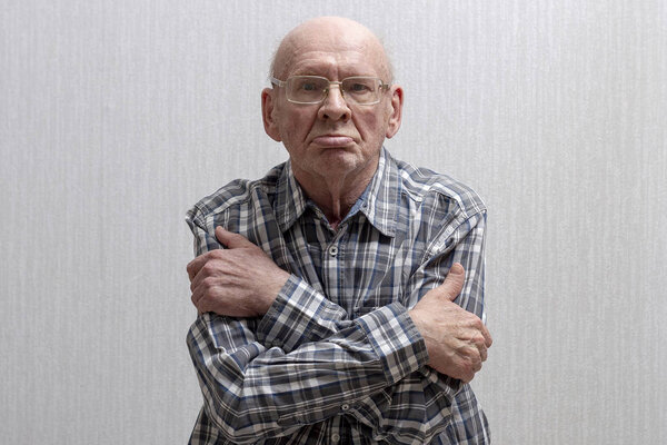 портрет старика. Вид спереди
