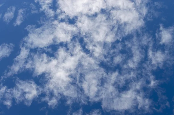 Cielo Azul Nubes Blancas Vista Inferior — Foto de Stock