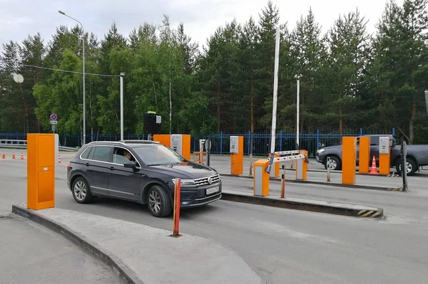 Punkt Przejeżdżających Samochodów Parking Lotnisku Automatyczne Napędy Żużla Terminalu Płatniczego — Zdjęcie stockowe