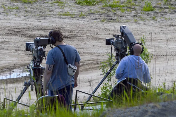 Deux Opérateurs Caméra Vidéo Avec Trépieds Vue Arrière Surgut Russie — Photo