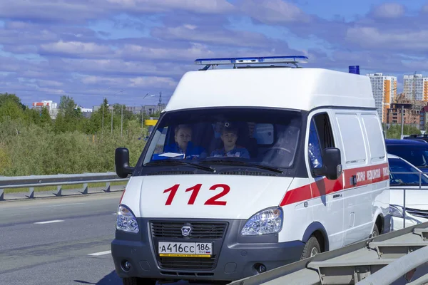 112 Ambulancias Carretera Vista Frontal Surgut Rusia Junio 2019 — Foto de Stock