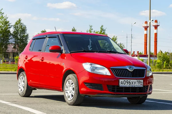 Carro Vermelho Estacionado Surgut Rússia Junho 2019 — Fotografia de Stock