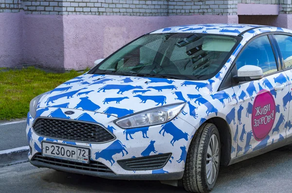 Αυτοκίνητο Κολλημένο Αυτοκόλλητα Αγελάδας Σουργκούτ Ρωσία Ιουλίου 2019 — Φωτογραφία Αρχείου