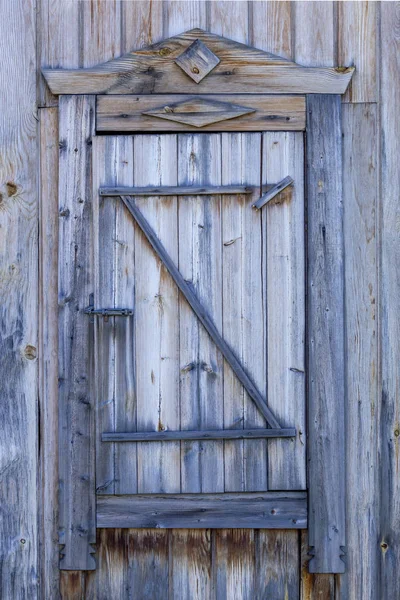 Spare wooden door in an old wooden house. — Stock Photo, Image